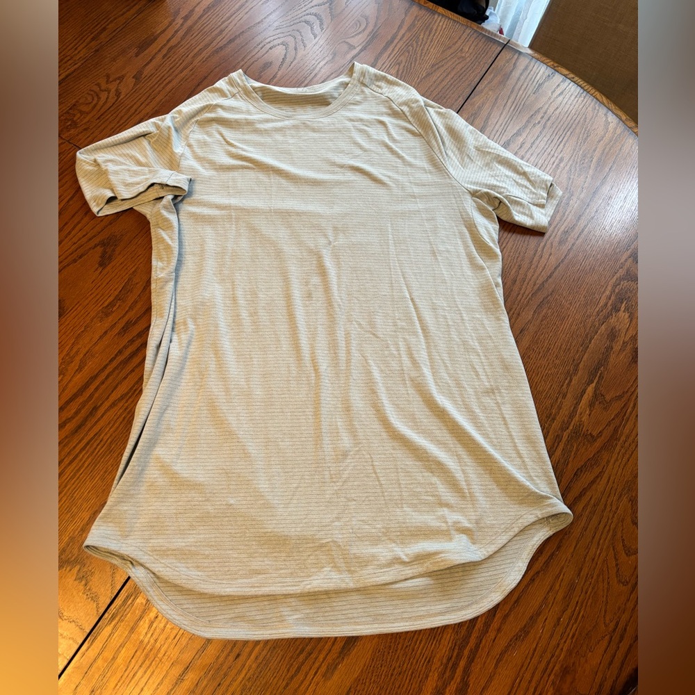 Lululemon mens L/XL short sleeve t-shirt athletic running gym